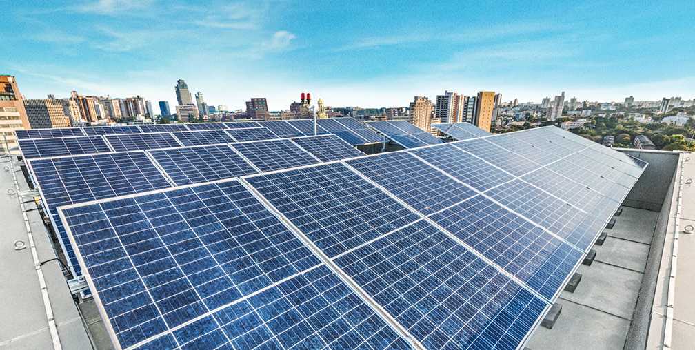 Fazenda solar na sede da PATRIANI