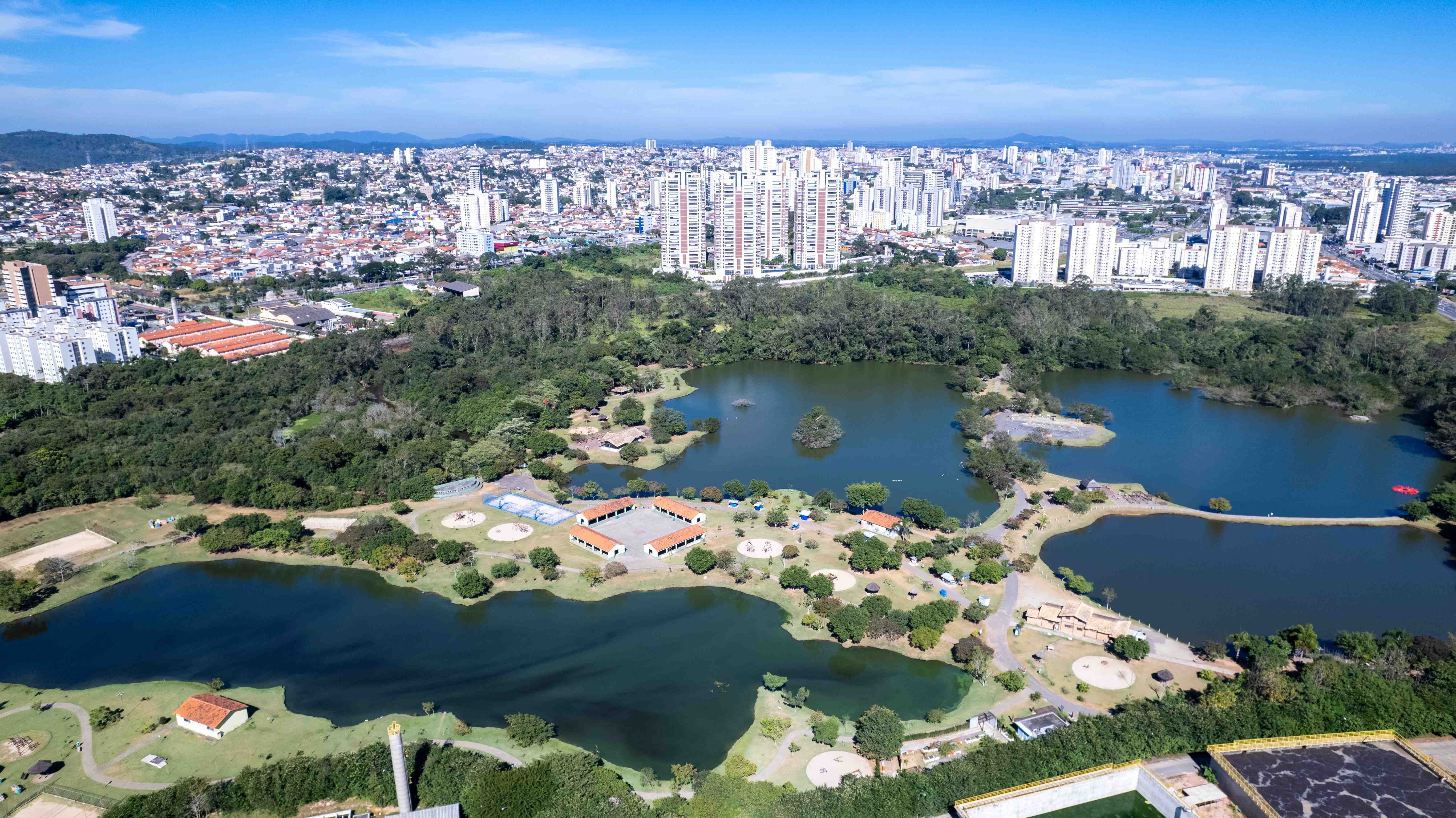 Parque Centenário da Imigração Japonesa, ponto turístico de Mogi das Cruzes com lagos e natureza